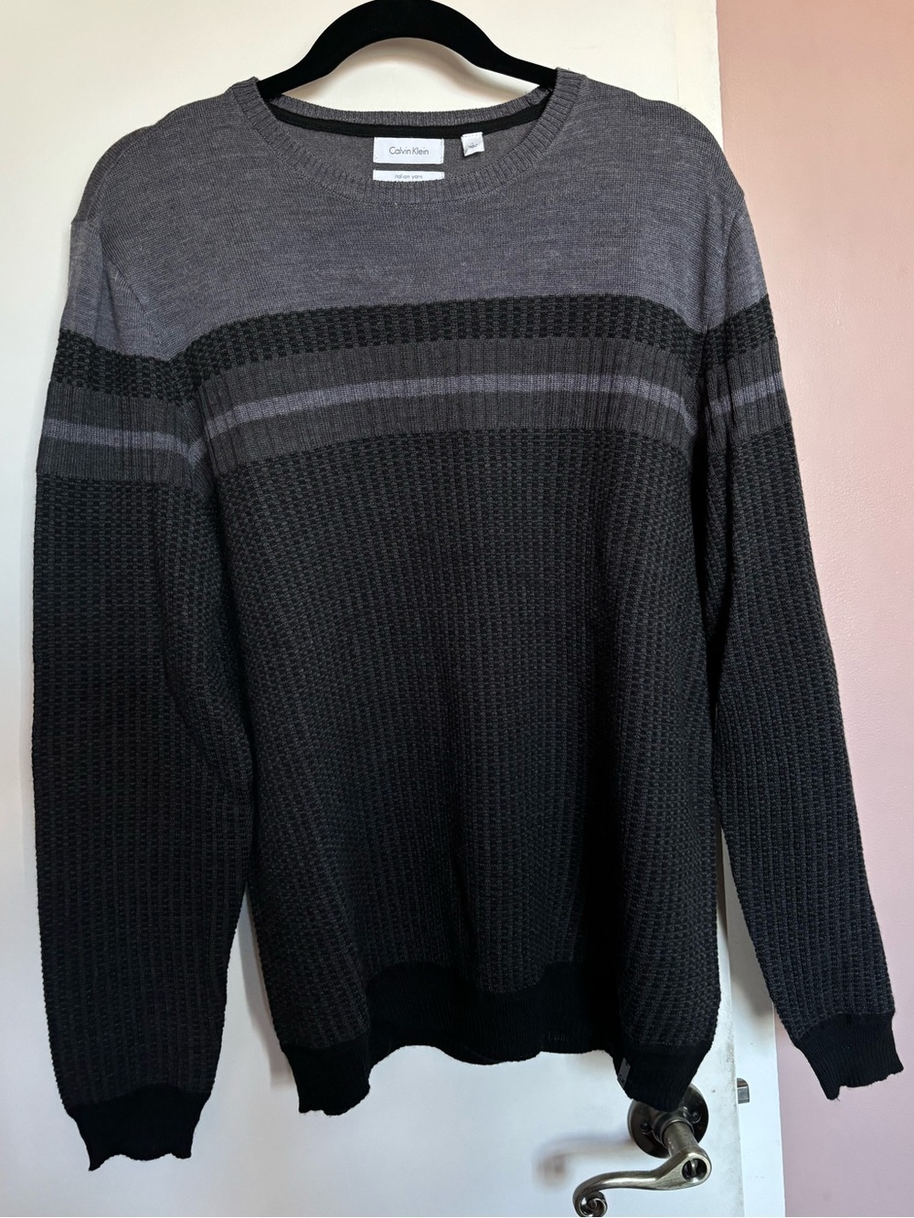 Calvin Klein sz L Men’s Black & Gray Striped Knit Sweater 50% wool warm thin